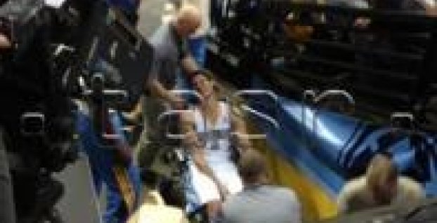 NBA: Gallinari si zranil ľavé koleno, palubovku opustil na vozíku