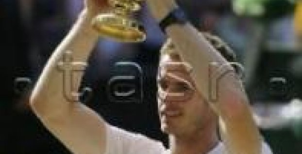 Tenis-Wimbledon: Murray venoval prvý wimbledonský titul Lendlovi (2)