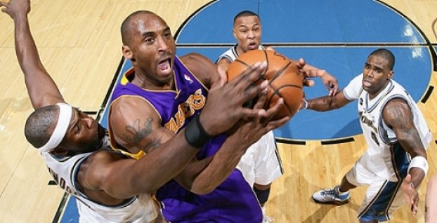 NBA: Prvé víťazstvo Charlotte v Phoenixe, úspešný návrat Lakers + Video TOP5 akcií