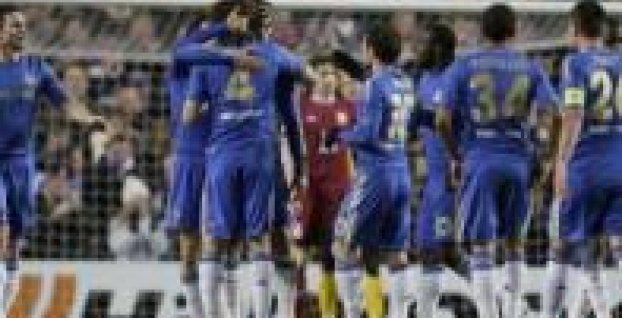 Chelsea zdolala v predohrávke Aston Villu 2:1