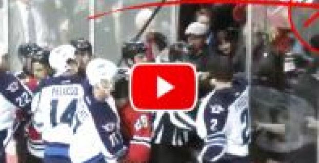 VIDEO: Smoliar v NHL: Ukradli mu prilbu a vyliali na hlavu pivo