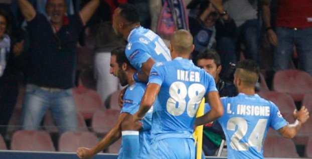 Serie A: Neapol aj bez Hamšíka zdolal v šlágri Lazio 4:2