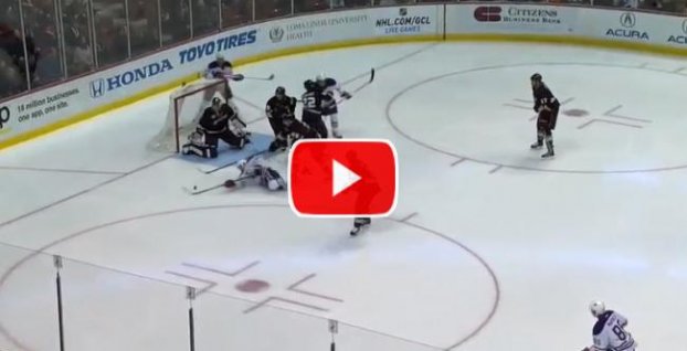 VIDEO: Gordon dokáže skórovať aj ležiac na ľade