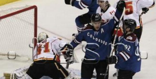 NHL: Päťbodová explózia Tavaresa, Kopecký nebodoval
