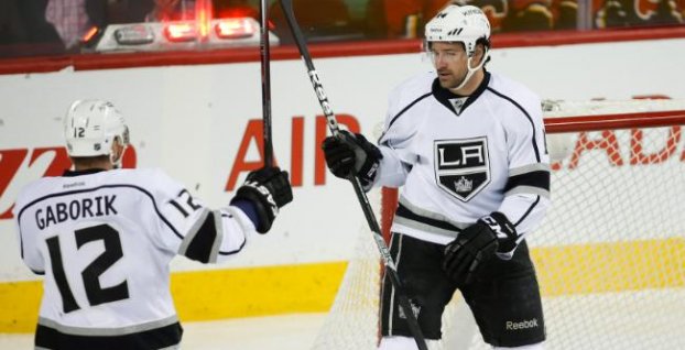 Gáborík 2 asistenciami pomohol k výhre LA, Chicago do playoff