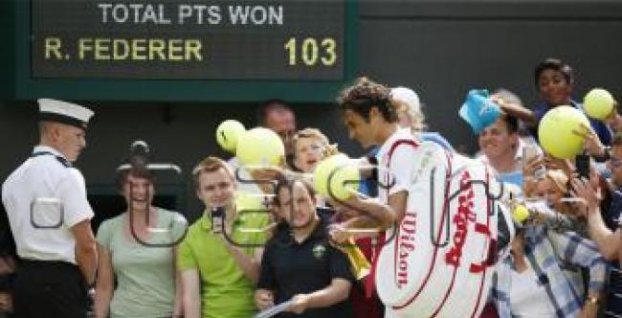 Tenis-Wimbledon: Federer nedal Lorenzimu šancu, hladko postúpil do 2. kola (7)