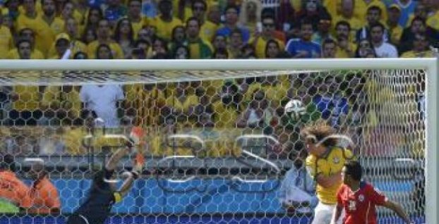 Autorom gólu Brazílie v osemfinále bol David Luiz, potvrdila FIFA