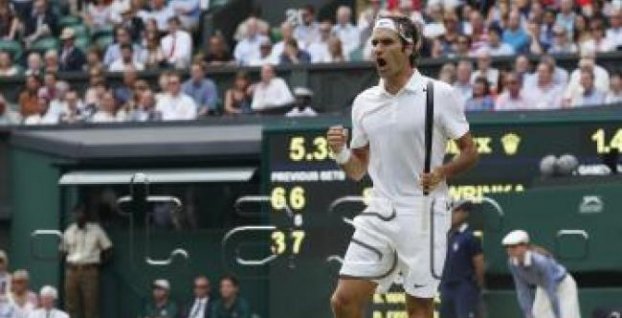 Tenis-Wimbledon: Djokovič zdolal Čiliča, švajčiarske derby pre Federera (4)