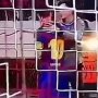 VIDEO: Fanúšik Olympiacosu vtrhol na ihrisko a začal objímať Messiho