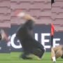 VIDEO: Český majster si zahral bago s trénerom: Kouč Slavie predviedol na slávnom Nou Campe gymnastickú zdatnosť